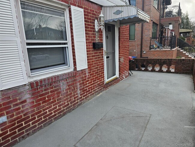 Photo - 57-35 Parsons Blvd