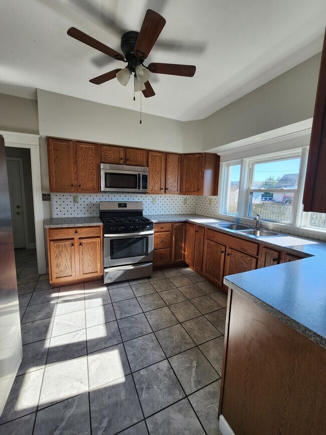 Photo - 2401 S Queen Street, Spry