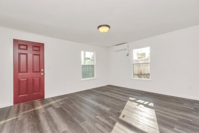 Photo - 7019 Bonham St Unidad 1