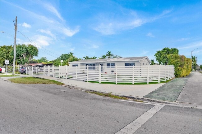 Photo - 5521 SW 104th Ave