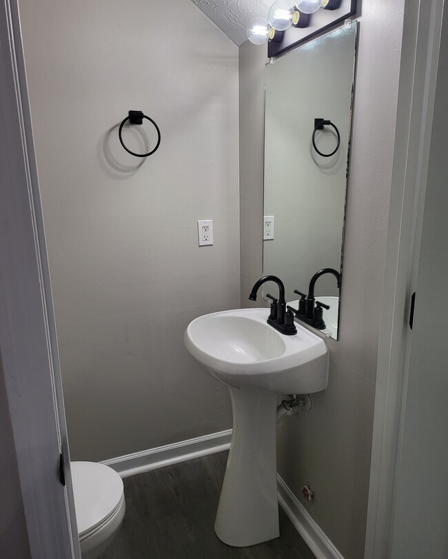 Photo - 5211 Crystal Ct Unidad B