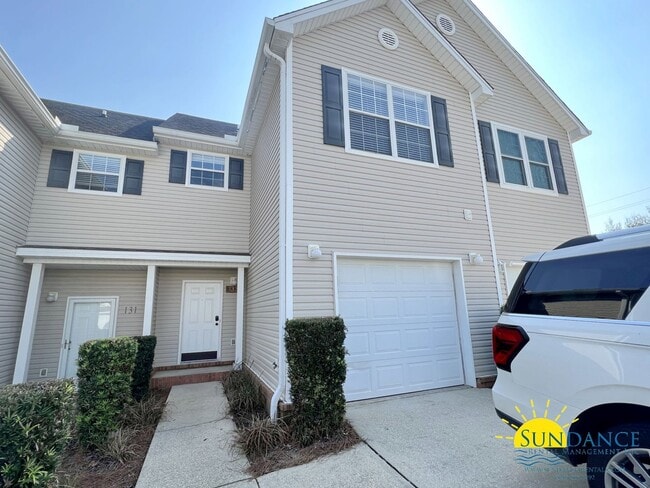 Building Photo - Beautiful townhome in the heart of Niceville!