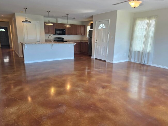 Photo - 505 Avenue K
