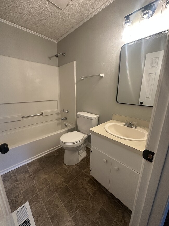 Photo - Great 3 bedroom 2 bath ranch home! AVAILABLE NOW!