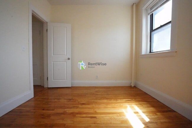 Photo - Harvard & Commonwealth 1bd/1ba