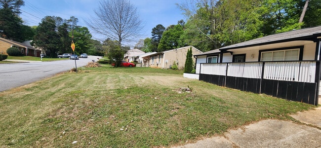 Photo - Room in House on White Oak Trail