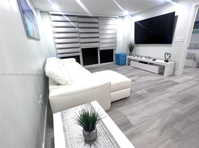 Building Photo - 6917 Collins Ave Unit 6917 Collins Ave appt 806