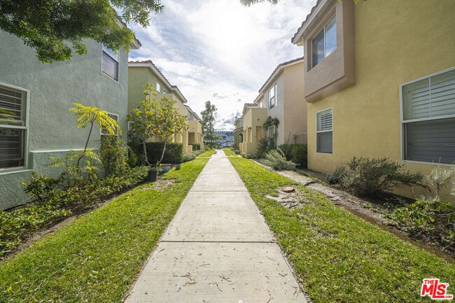 Photo - 121 Cancion Way