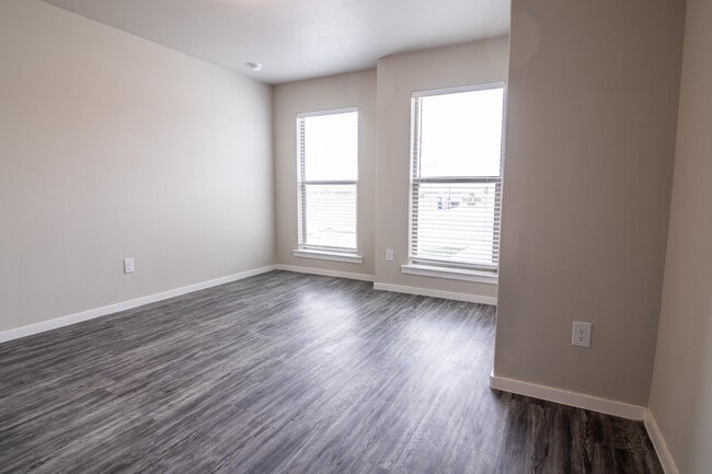 Photo - 2118 Langford Ave