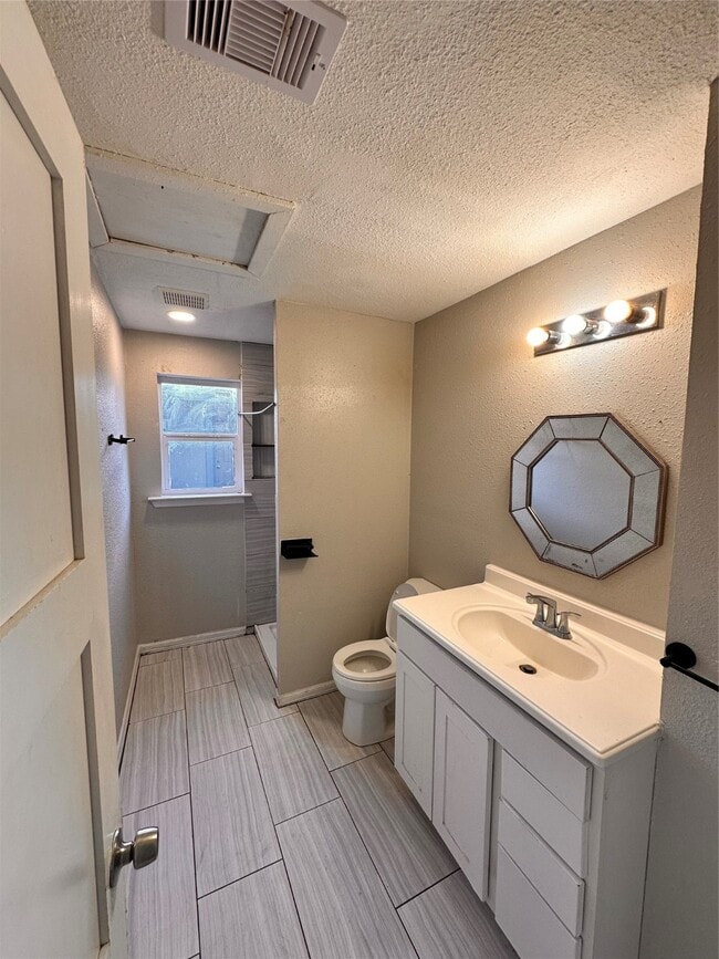 Photo - 2716 Hill Ave