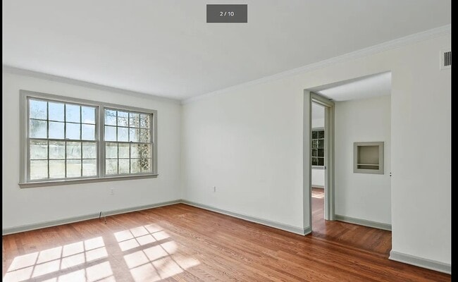 Photo - 236 E 60th St Unidad 4