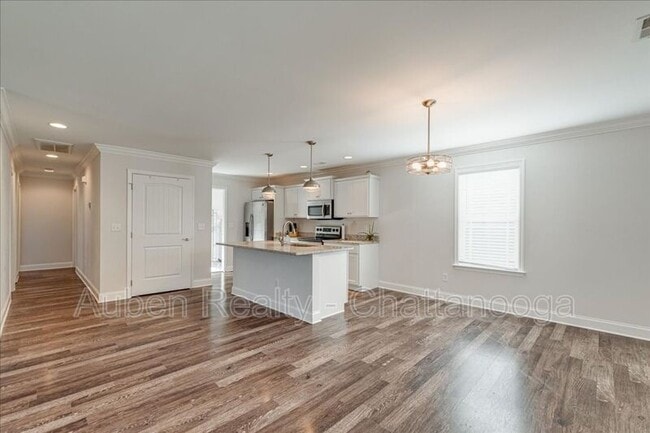 Photo - 1109 Pond St SE