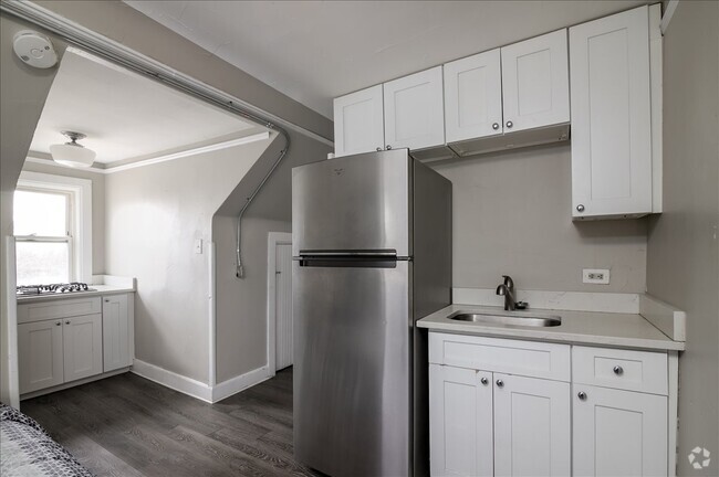 Building Photo - Vintage Studio, Top Floor Cap Hill, free l... Unit 10 Rental