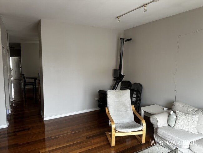 Photo - 1121 W Washburne Ave Unit 301