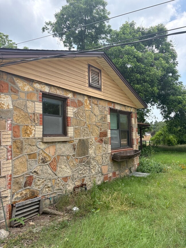 Photo - 1527 Gashouse Rd