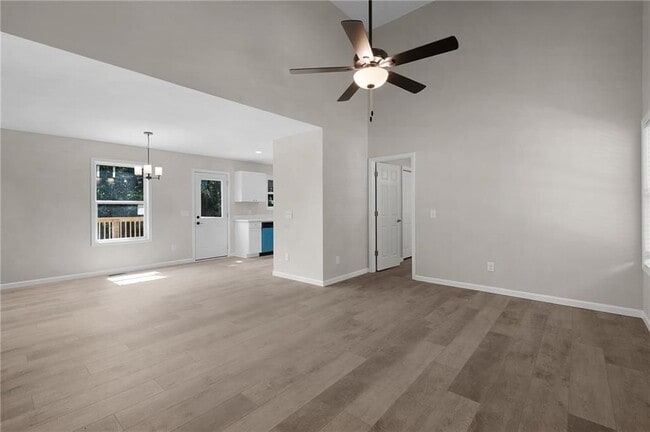 Photo - 135 Holly Creek Dr