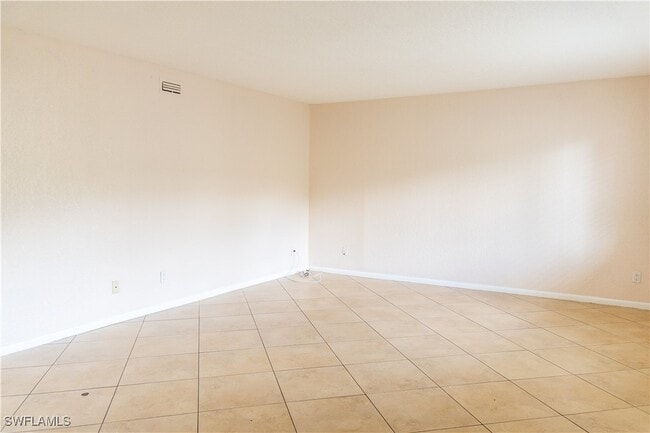 Building Photo - 4627 Bayshore Dr Unit I-4