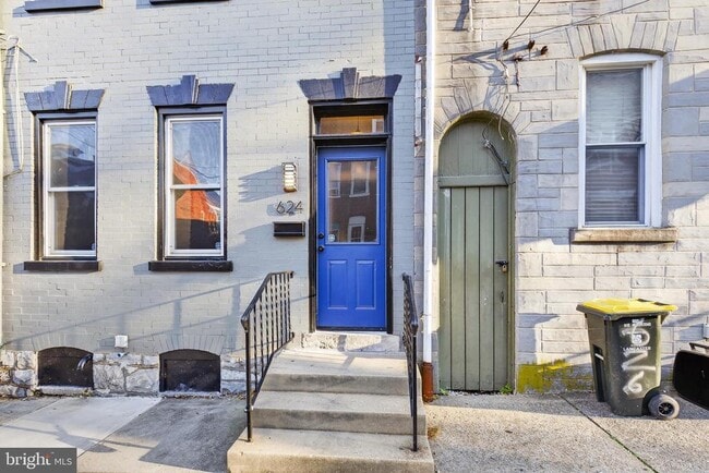 Building Photo - 624 St Joseph St