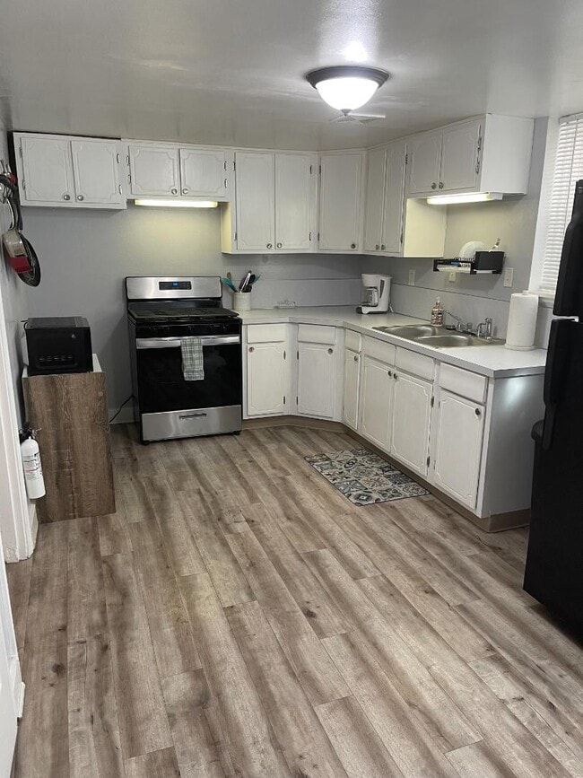 Photo - 2201 W State St