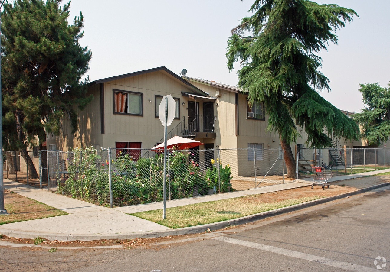 Photo - 1440 E Yale Ave Apartments