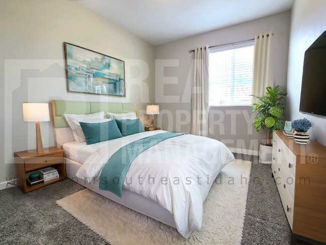 Photo - Bright & Clean 3 Bedroom, 2.5 Bathroom Tow...