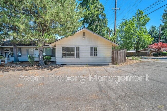 Building Photo - 12975 SW Allen Blvd Unit 1 Rental