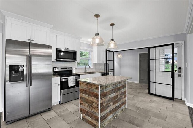 Photo - 2663 Forrest Rd