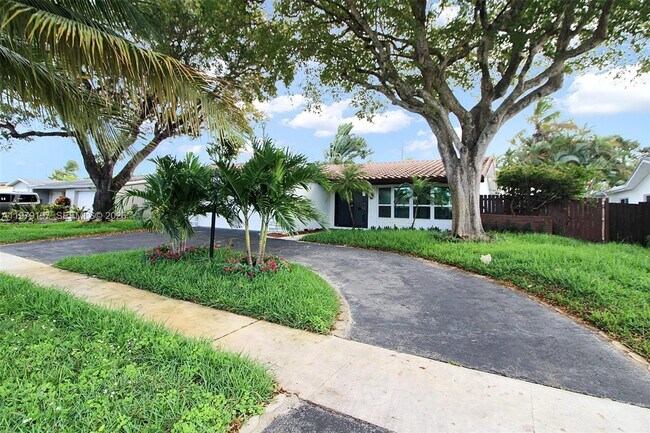 Photo - 5300 Adams St