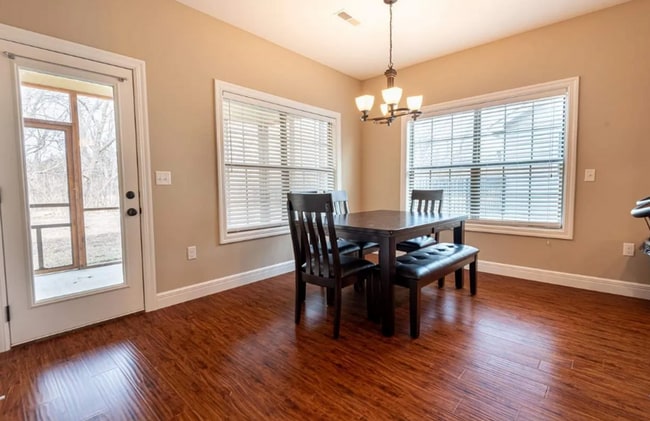 Photo - BEAUTIFUL HOME ON WEST SIDE!! SCREENED IN PATIO! FENCED IN YARD!