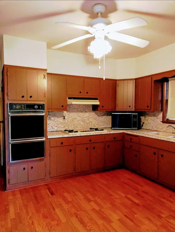 Photo - 121 E Franklin St