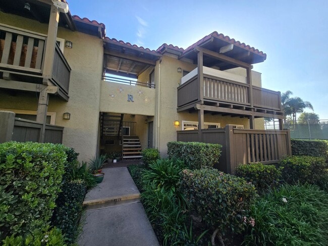 Building Photo - Monterey Villas: Lower 2 Bedroom 2 Bath Condo Unit R03
