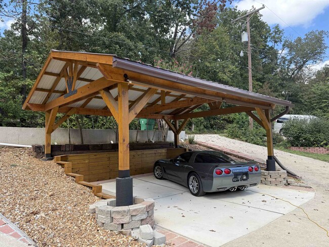 129 W Lakeshore Dr