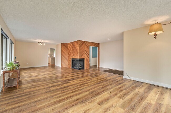 Photo - Single Level Ranch Style Home in Singing W...