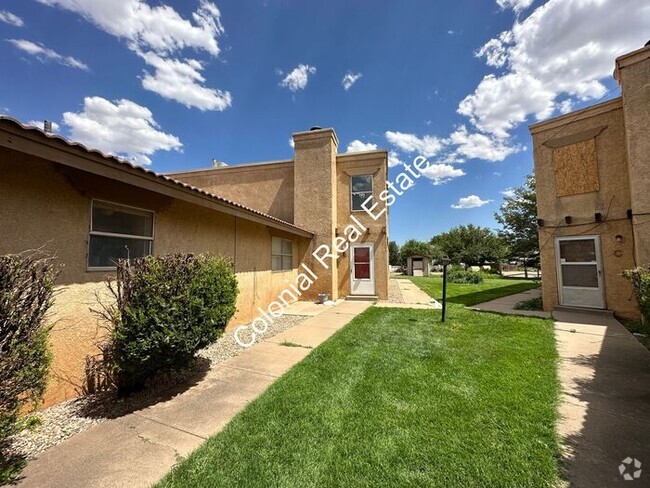 Building Photo - Spacious and updated 2 bedroom 1 & 1/2 bat... Rental