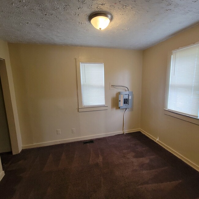 Garfield Park/South Indy 3BR House w/Garage!