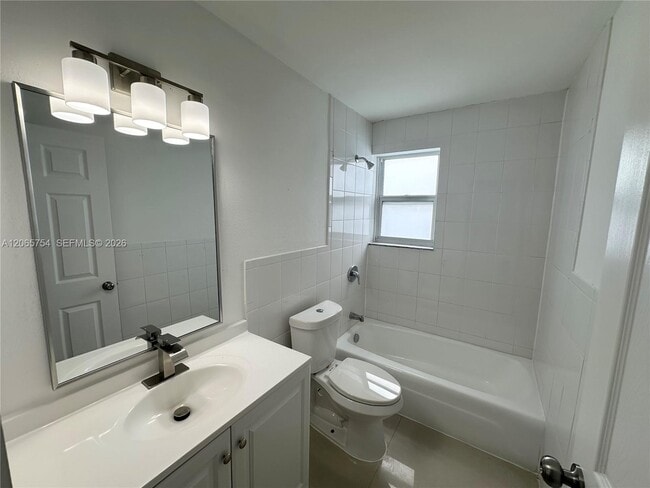 Photo - 5211 SW 91st Ave Unidad 1