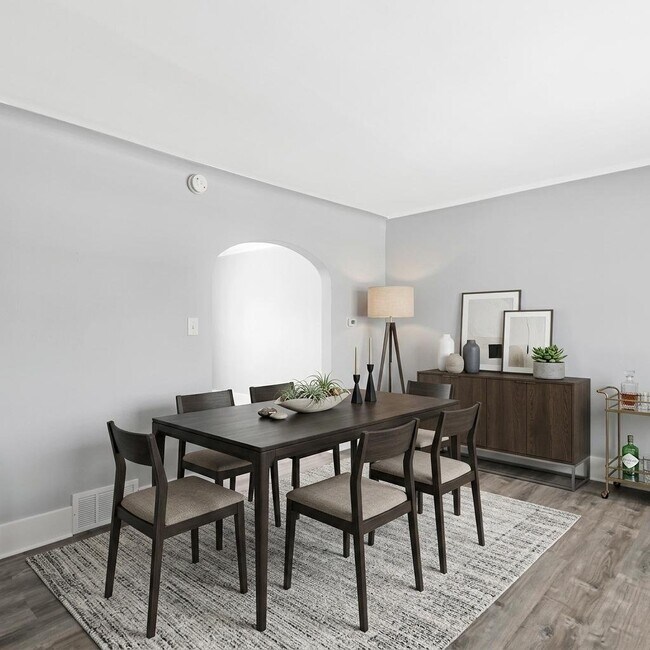 Photo - 111 W Rundell St