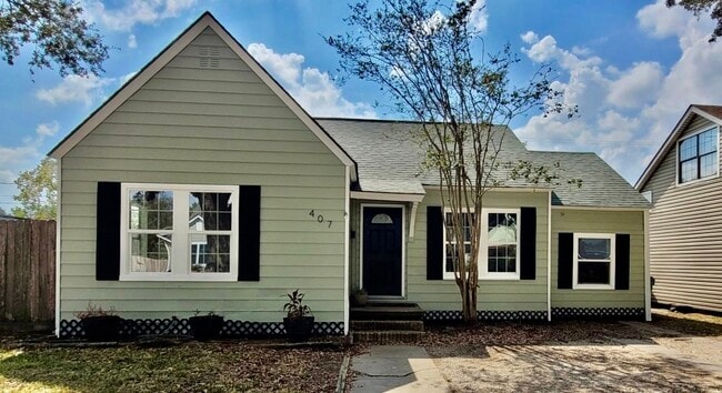 Building Photo - 407 E Defee Ave