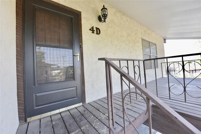 Photo - 100 Royal Way Dr
