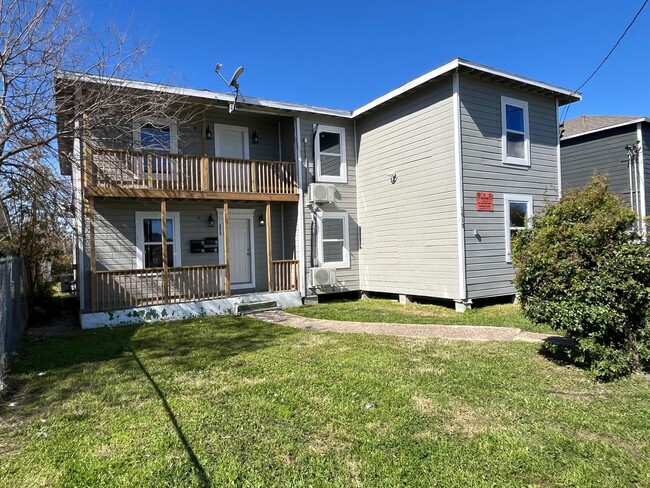 Building Photo - SECOND STORY APARTMENT WITH WATER PAID!!