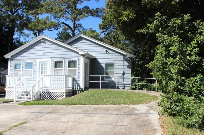 Photo - 1416 N Adams St