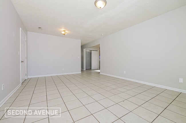 Photo - 2833 Kensington Ave