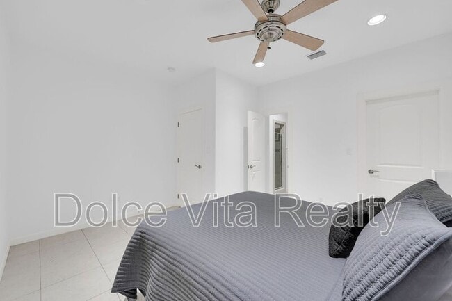 Photo - 612 E Thornhill Ave