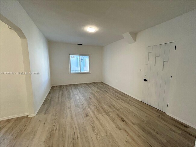 Photo - 48 NW 39th St