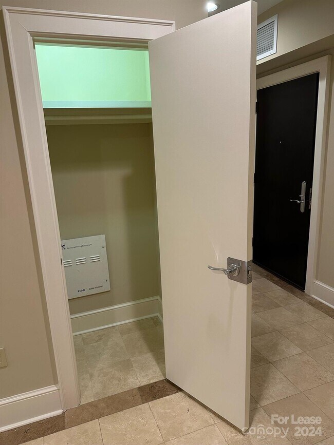 Photo - 21 Battery Park Ave Unidad 307