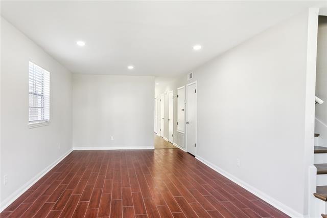Photo - 210 Hyacinth St