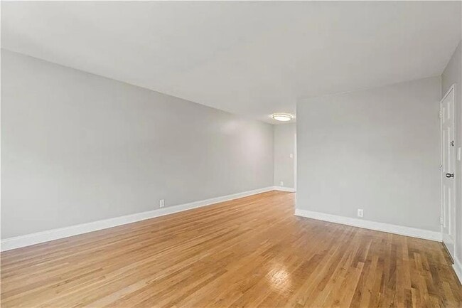 Photo - 252 Bay 19th St