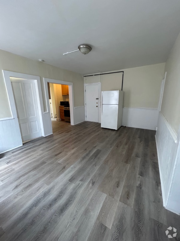Building Photo - 102 Grove St Rental