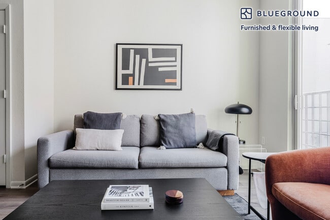 Photo - 3210 Esperanza Crossing Unit FL5-ID282