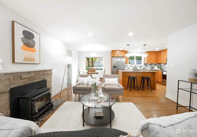 Photo - 12561 Roosevelt Way NE